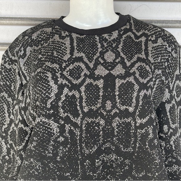 Zara Black and White Knit Sweater - Picture 3 of 11
